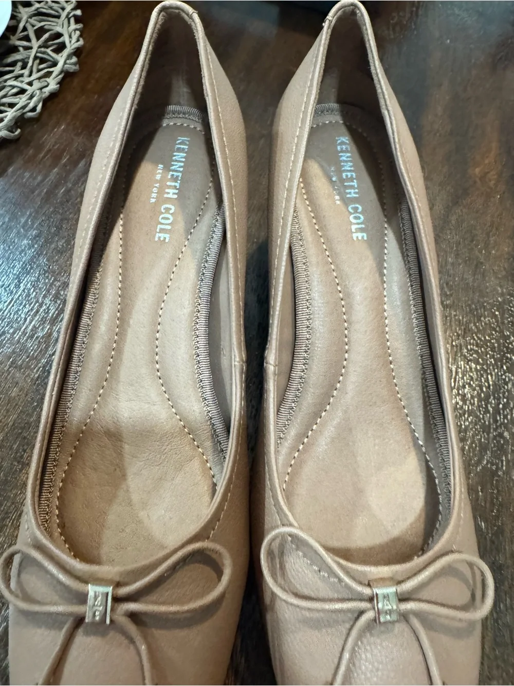 Kenneth Cole women’s Brown Low Block Heel Bow Pump size 9